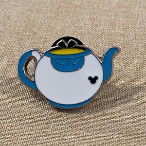 Disney Alice - 2014 Hidden Mickey Series - Alice in Wonderland Teapot